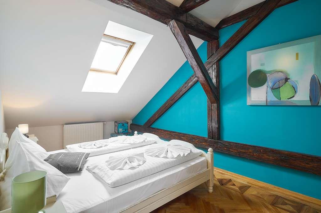 Western Strasser Hotel