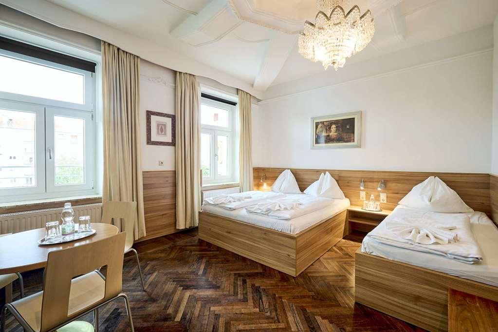 Western Strasser Hotel *